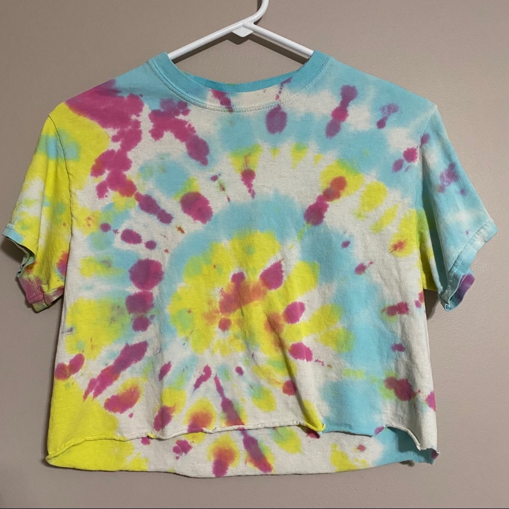 Thrifted tye dye crop tee
